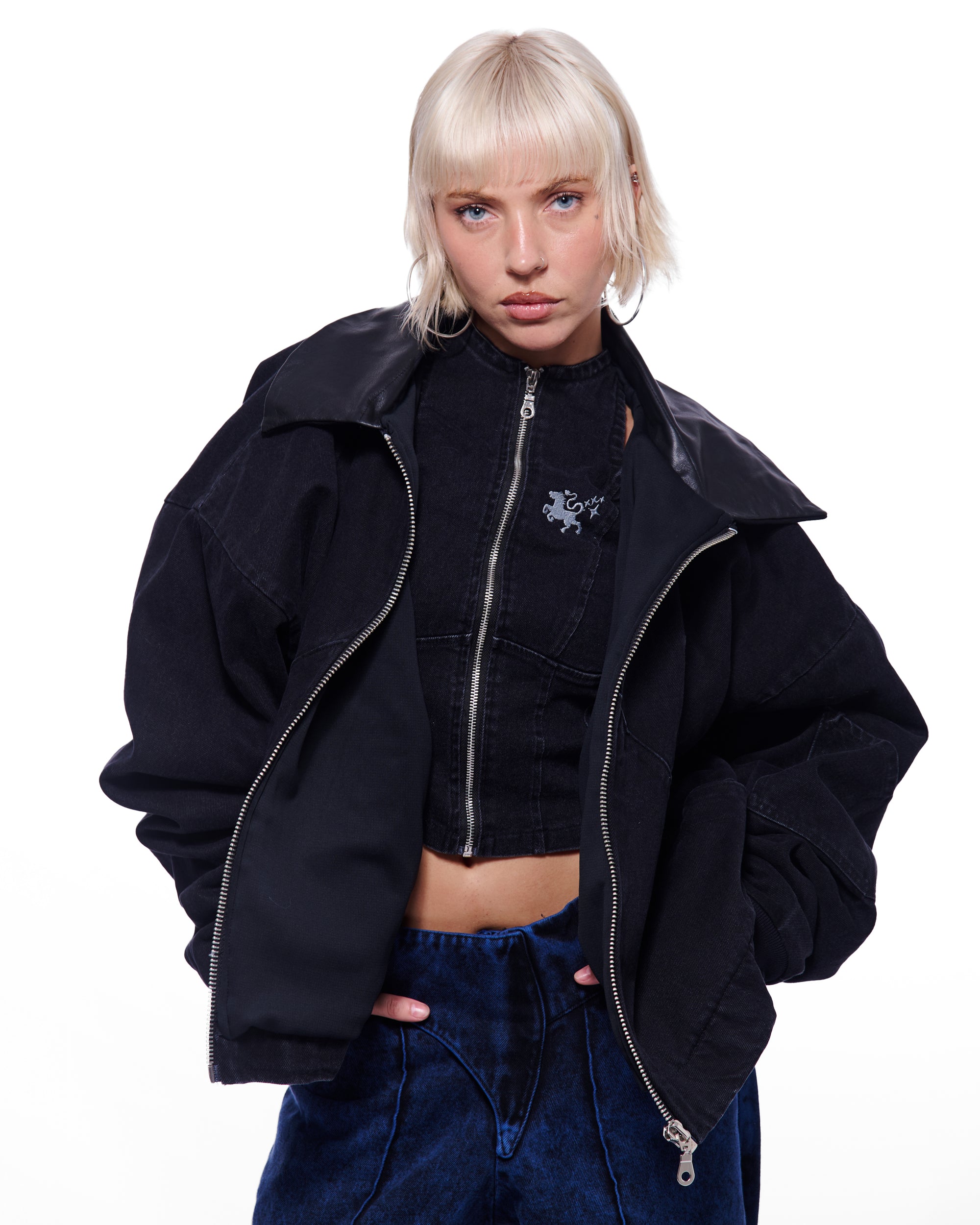 Bomber Pionera Zaina