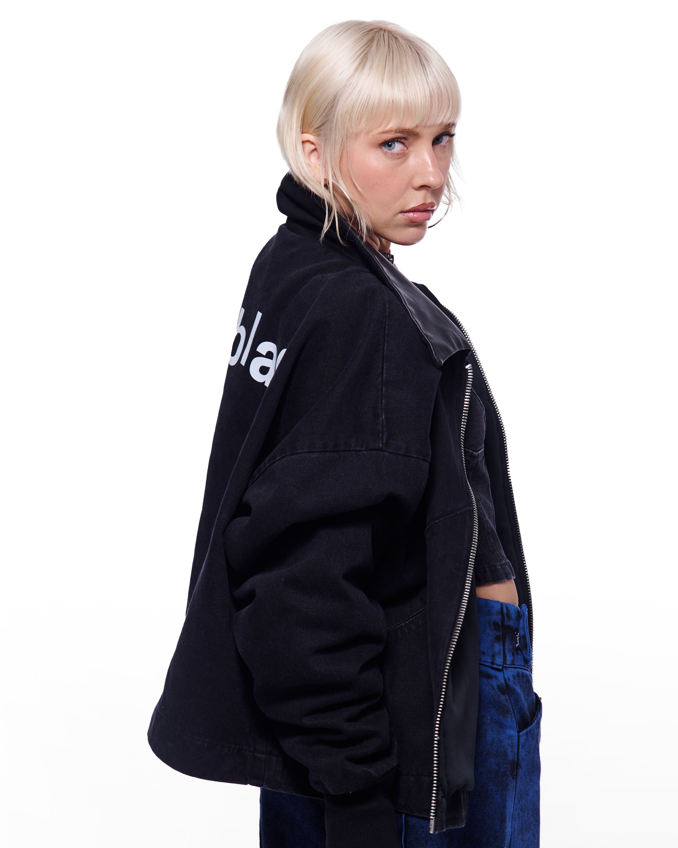 Bomber Pionera Zaina