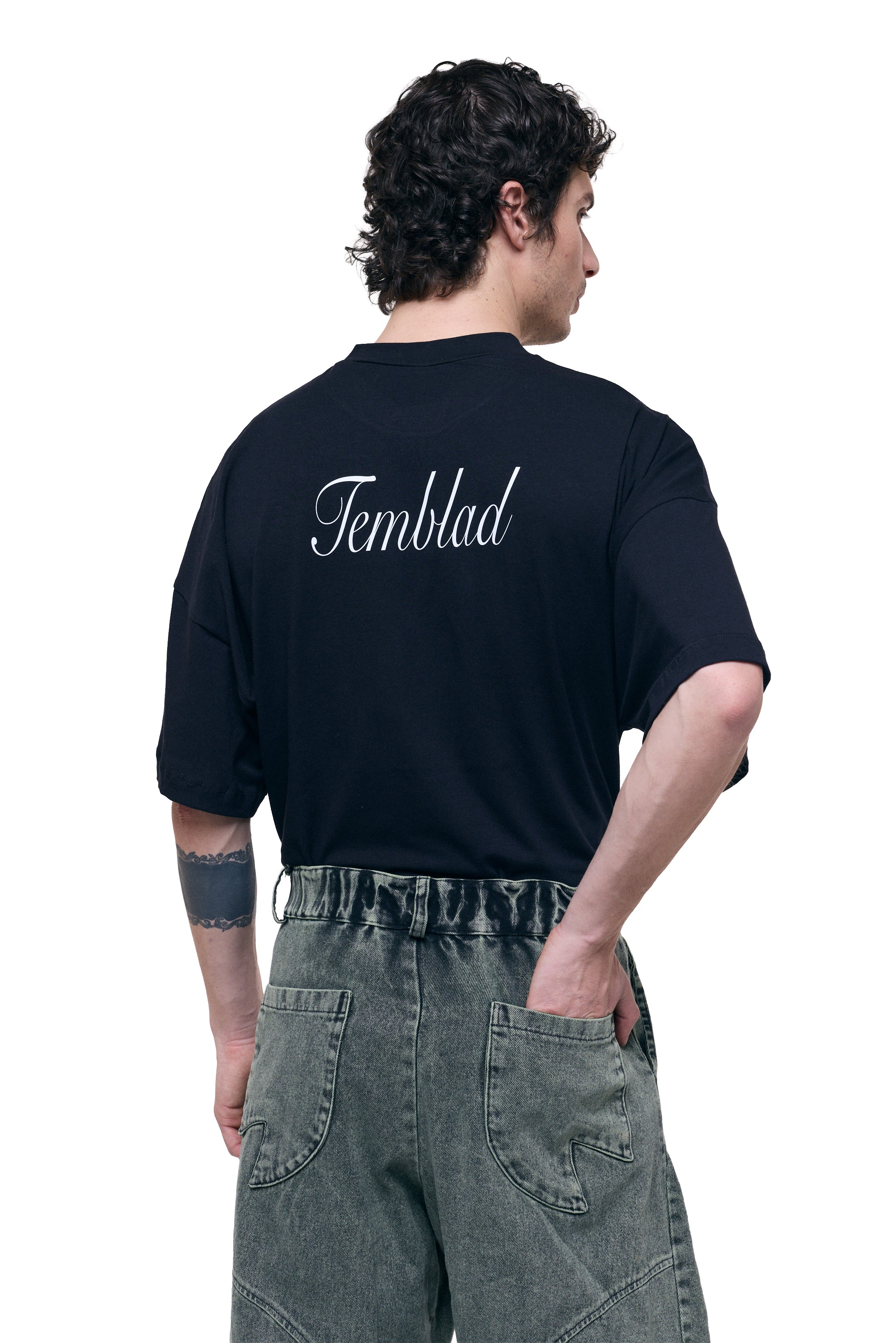 Remera León